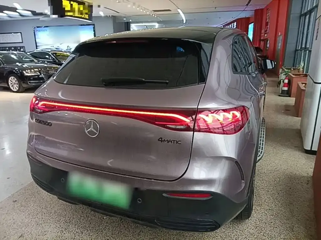 Mercedes-Benz EQE SUV — фото 4