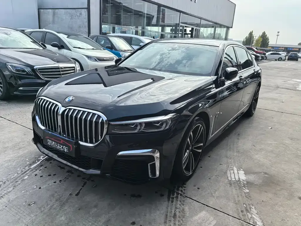 BMW 7 Series — фото 1