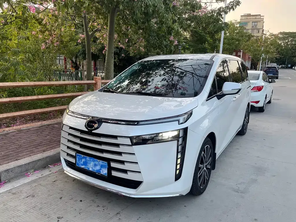 GAC Motor Trumpchi E8 — фото 1