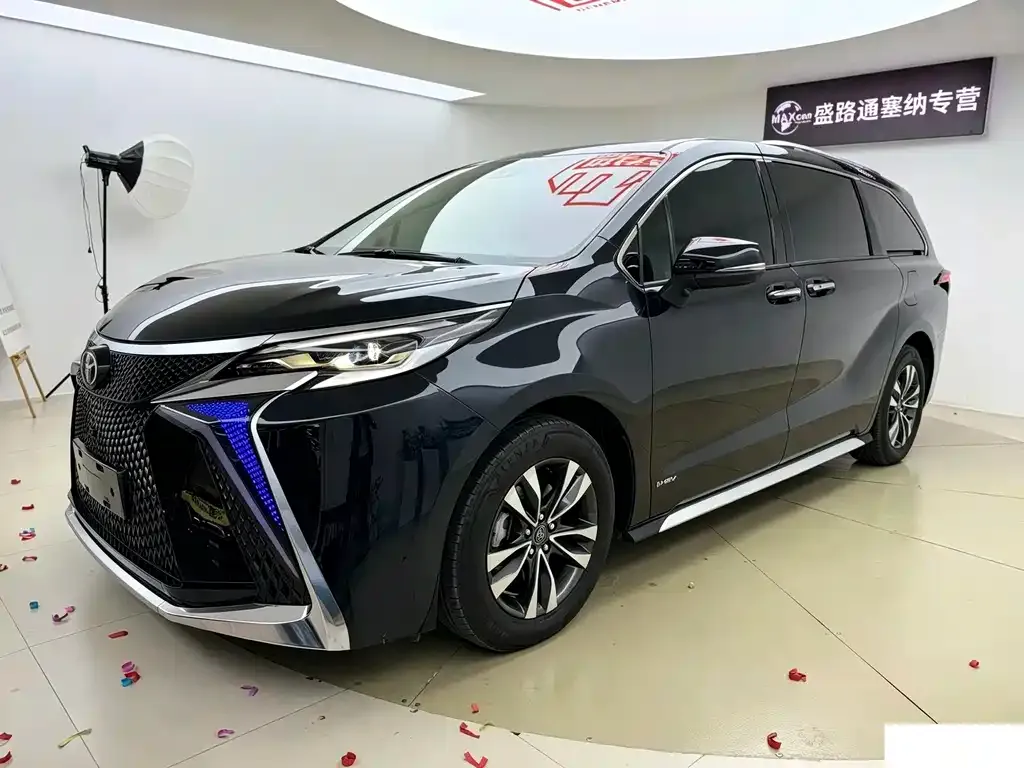 Toyota Granvia — фото 1