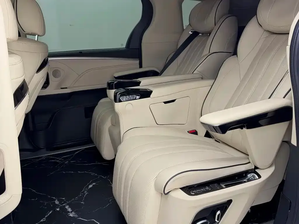 Toyota Granvia — фото 7