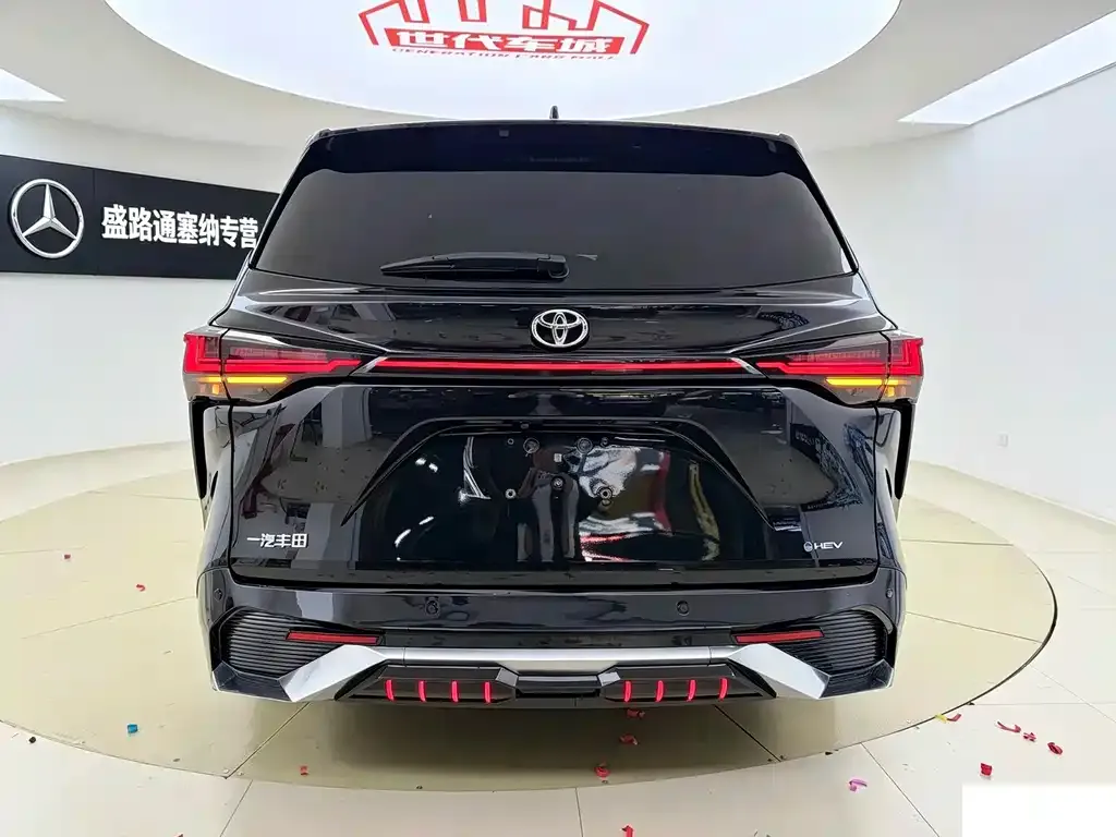 Toyota Granvia — фото 10
