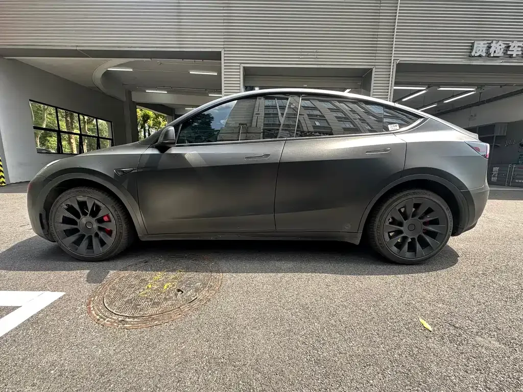 Tesla Model Y — фото 8