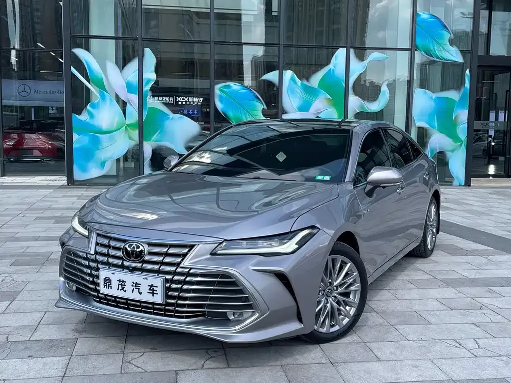 Toyota Avalon — фото 1