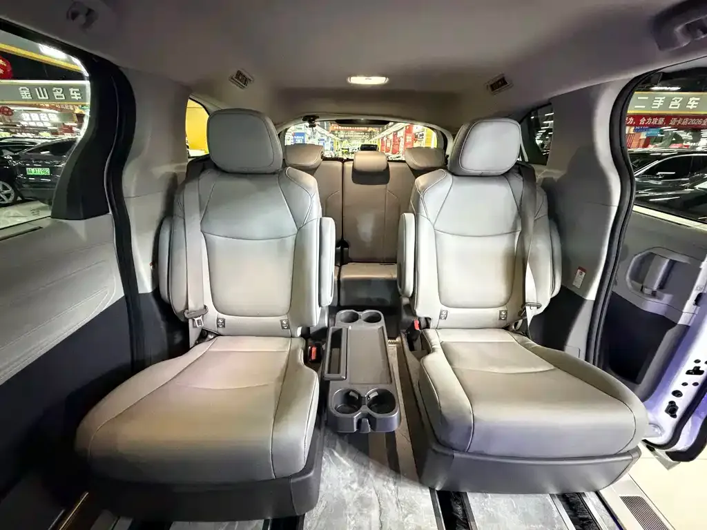 Toyota Granvia — фото 3