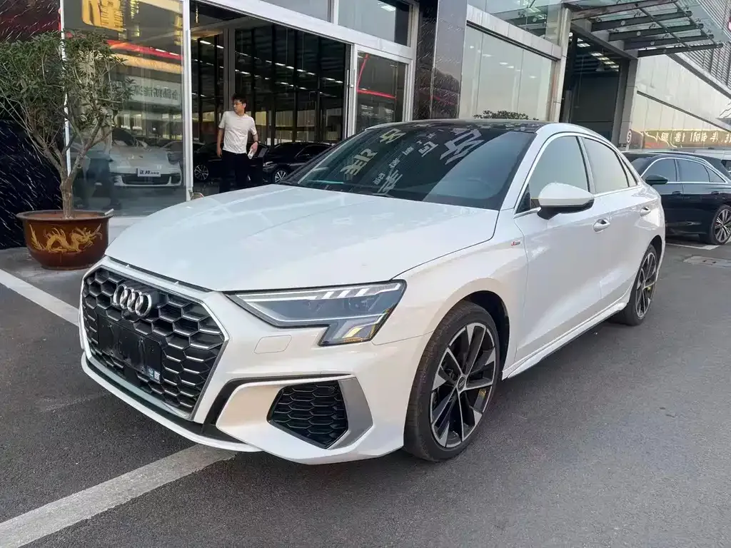 Audi A3 — фото 1