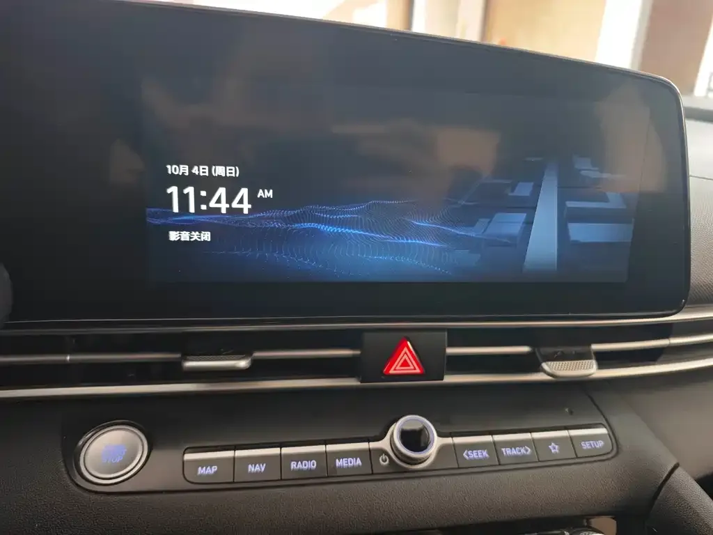 Hyundai Elantra — фото 10