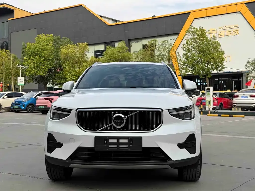 Volvo XC40 — фото 5