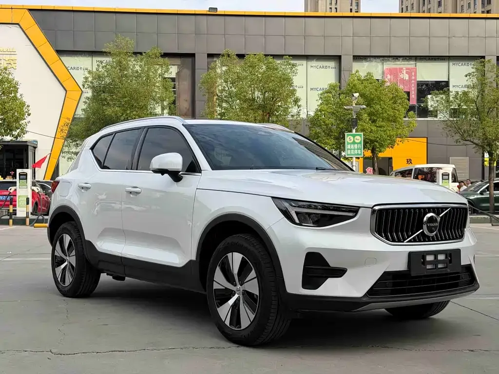 Volvo XC40 — фото 10