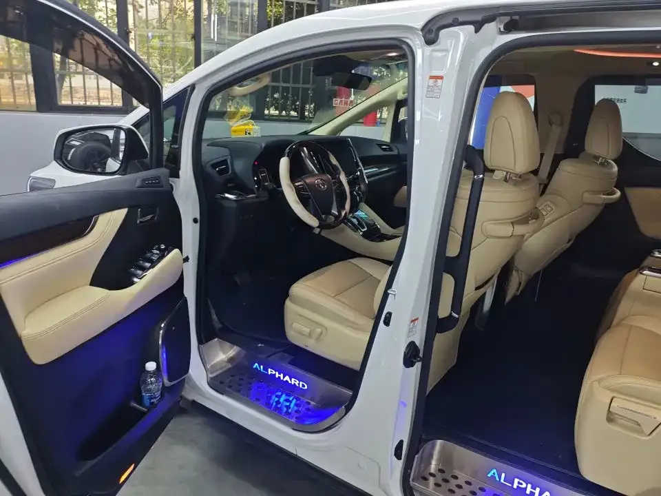 Toyota Alphard — фото 7