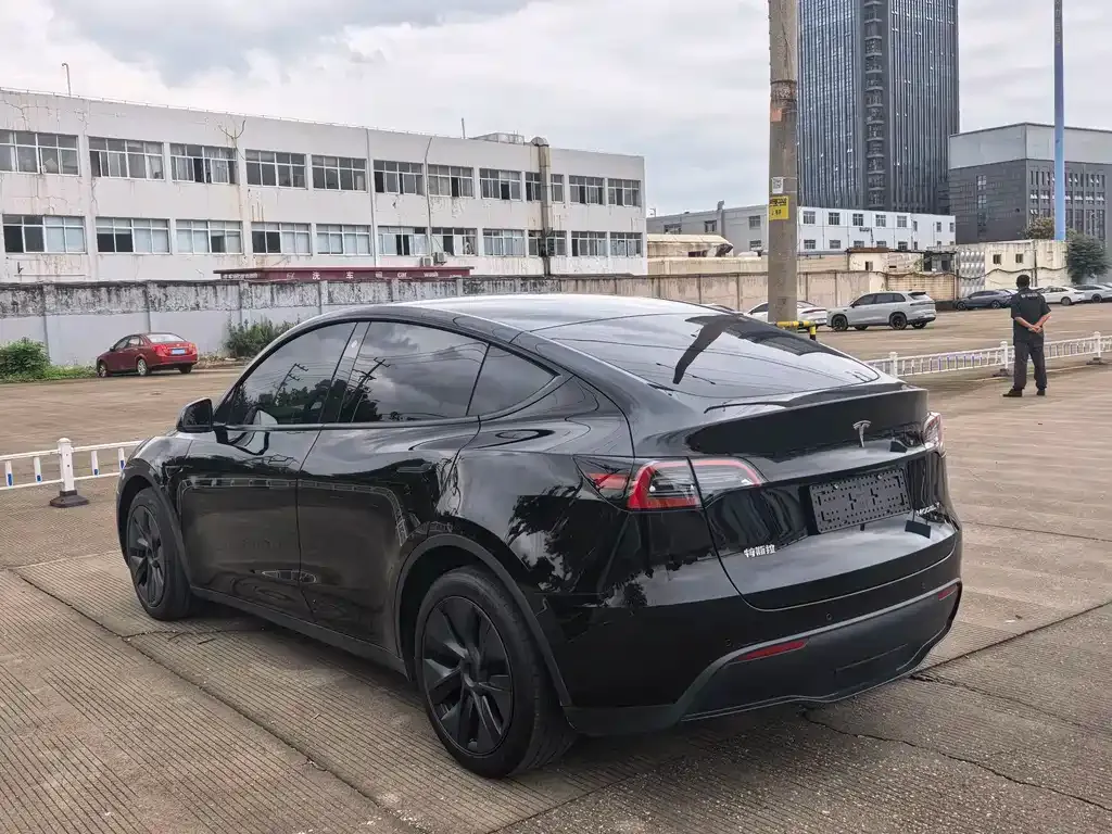 Tesla Model Y — фото 7