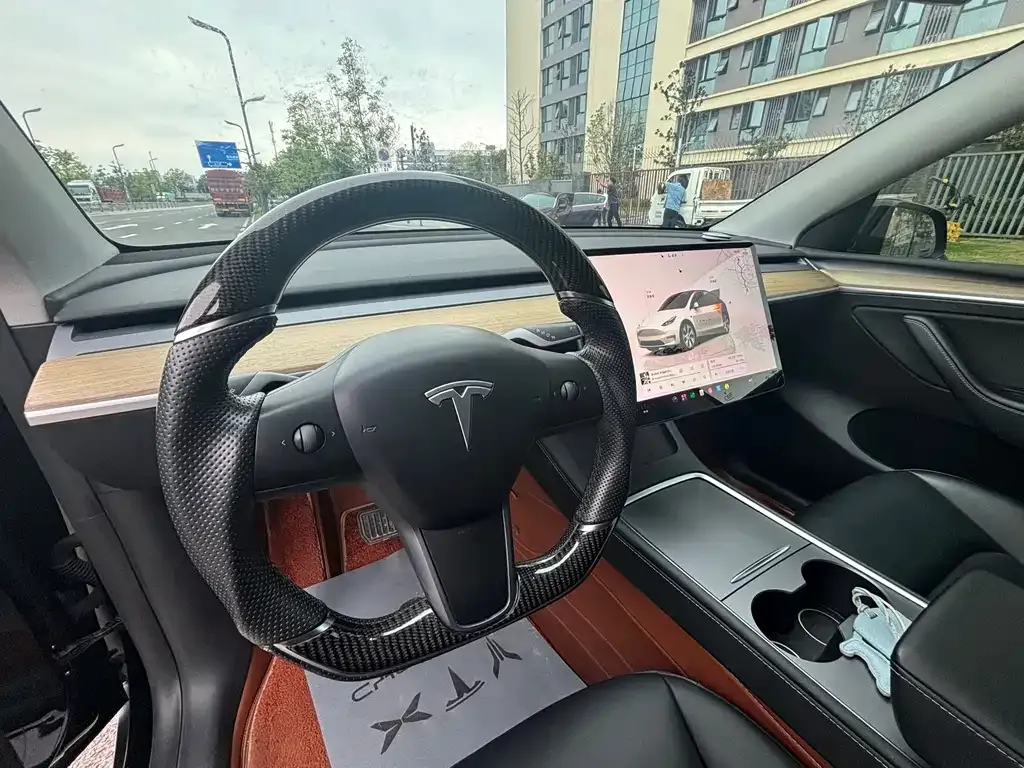 Tesla Model Y — фото 4