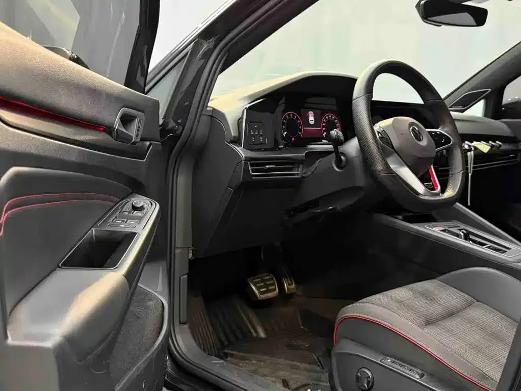 Volkswagen Golf GTI — фото 10