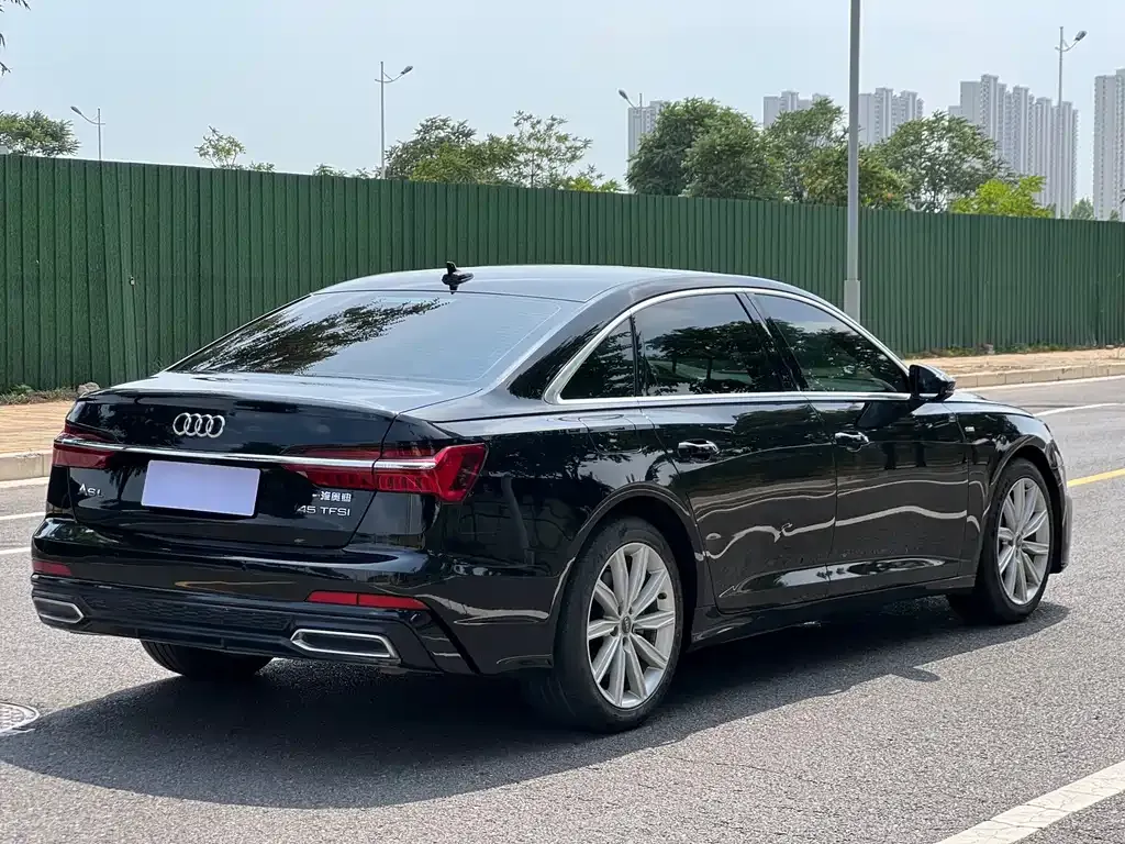 Audi A6L — фото 7