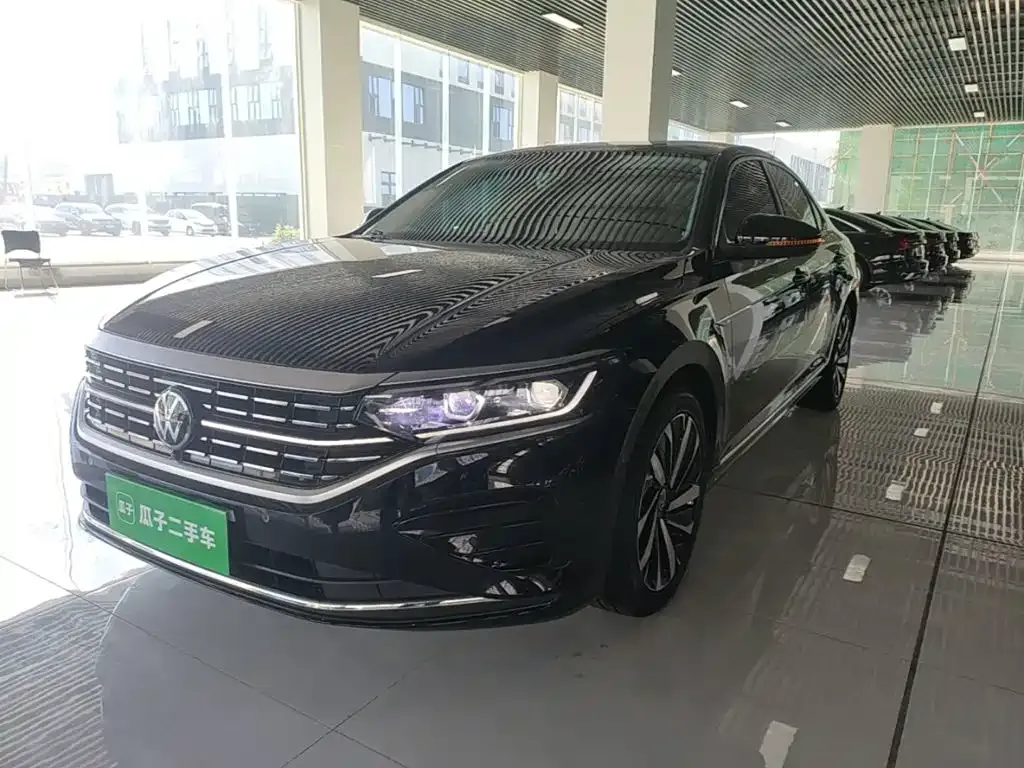 Volkswagen Passat — фото 1
