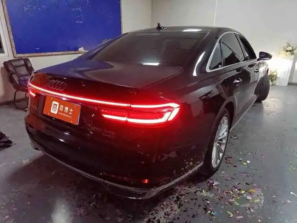 Audi A8 — фото 7