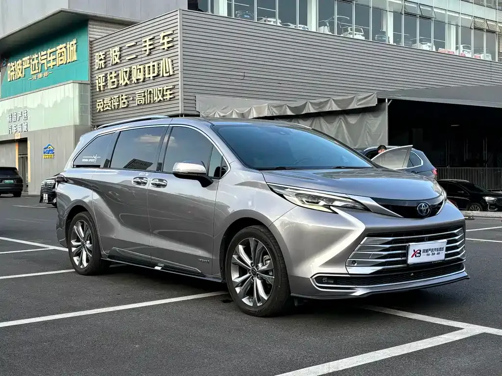 Toyota Sienna — фото 10