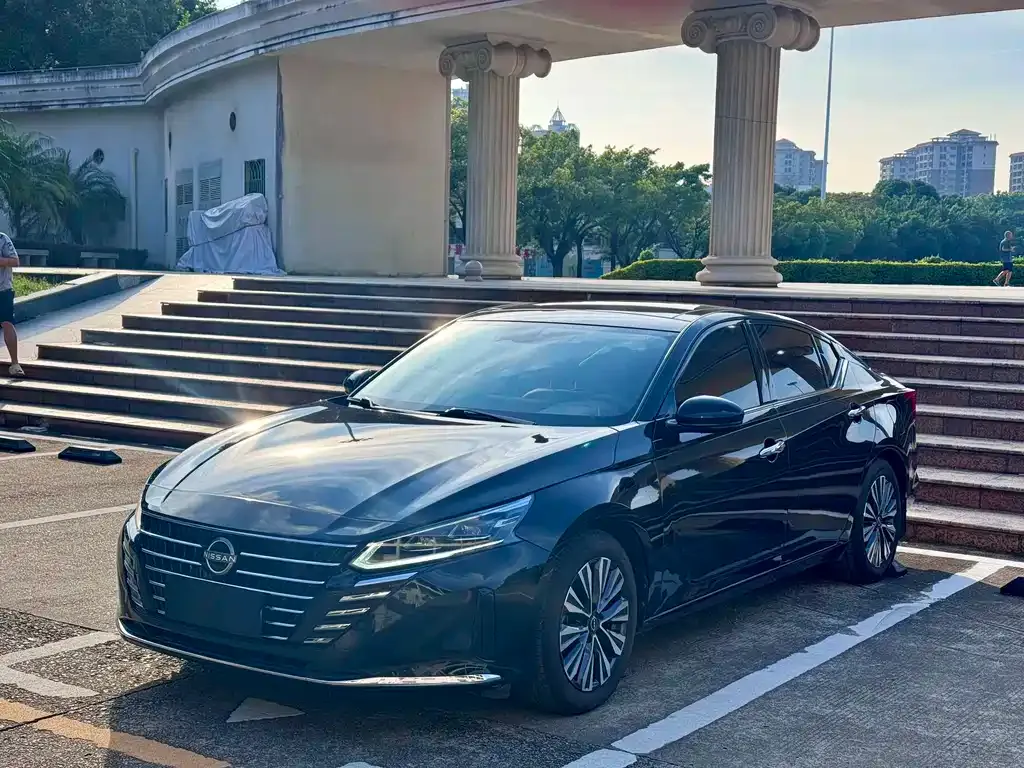 Nissan Teana — фото 1