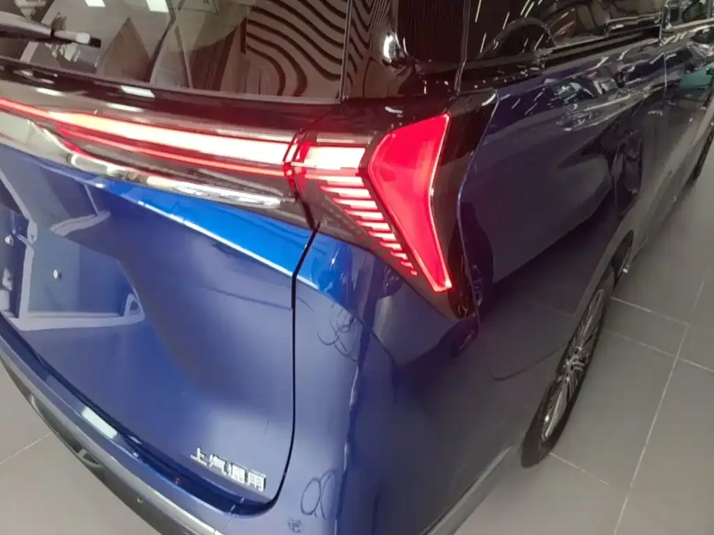 Buick GL8 Hybrid — фото 10