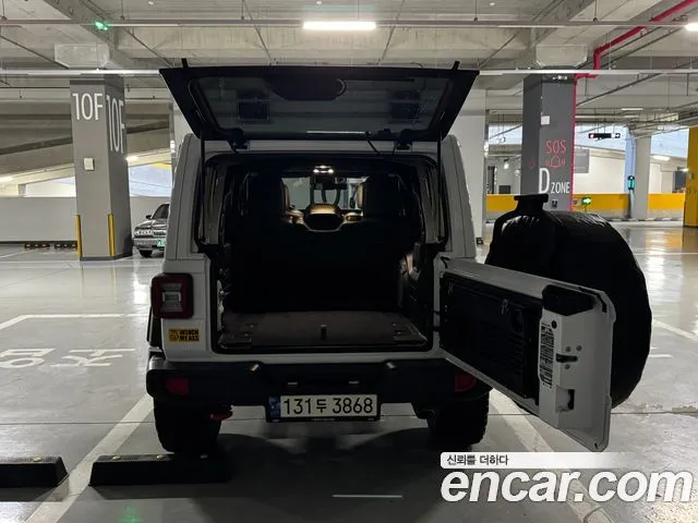 Jeep Wrangler — фото 10