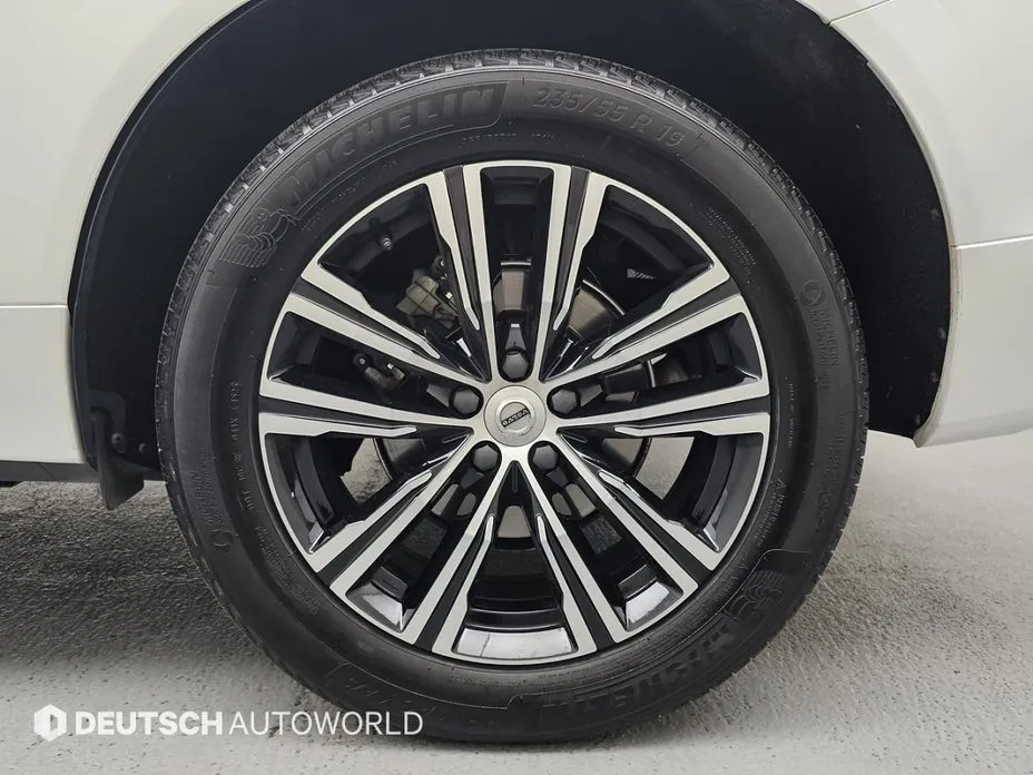 Volvo XC60 — фото 10