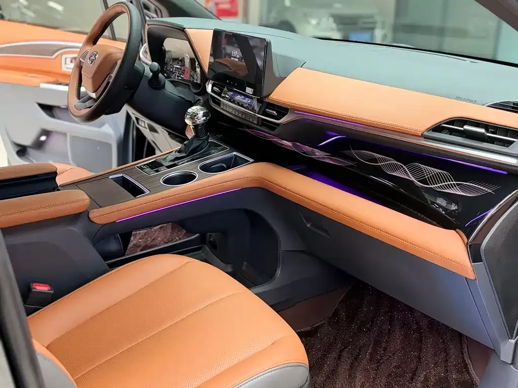 Toyota Granvia — фото 10