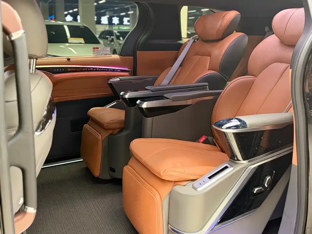 Toyota Granvia — фото 9