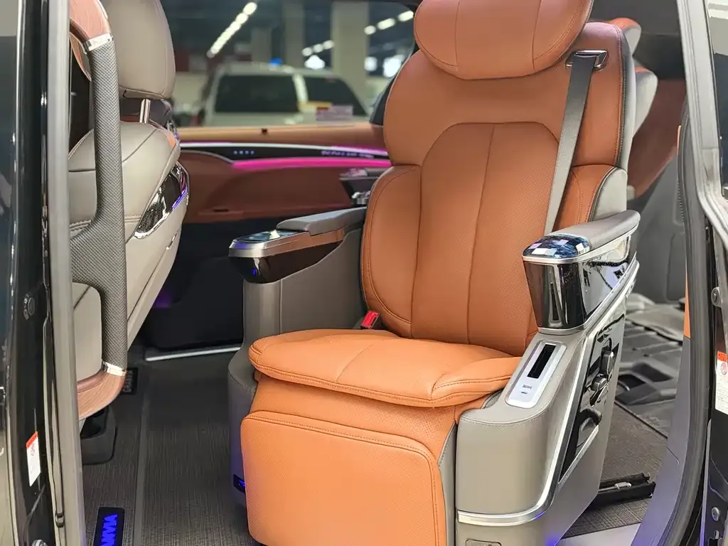 Toyota Granvia — фото 4