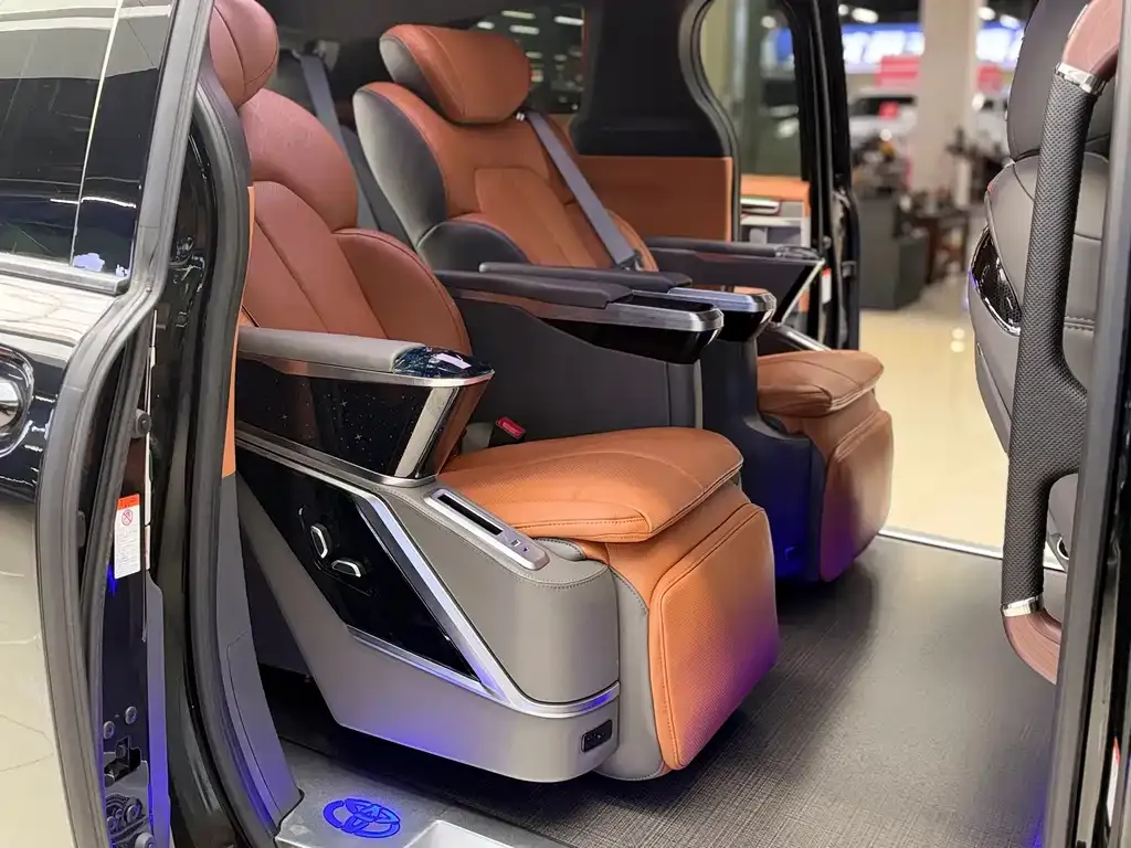 Toyota Granvia — фото 8