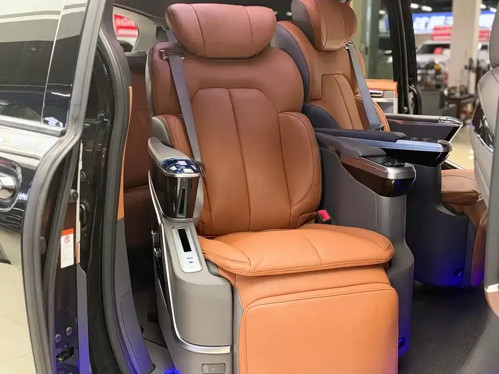 Toyota Granvia — фото 6