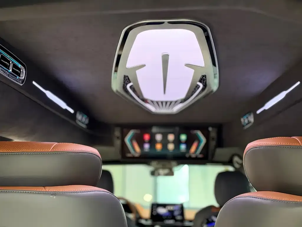 Toyota Granvia — фото 3
