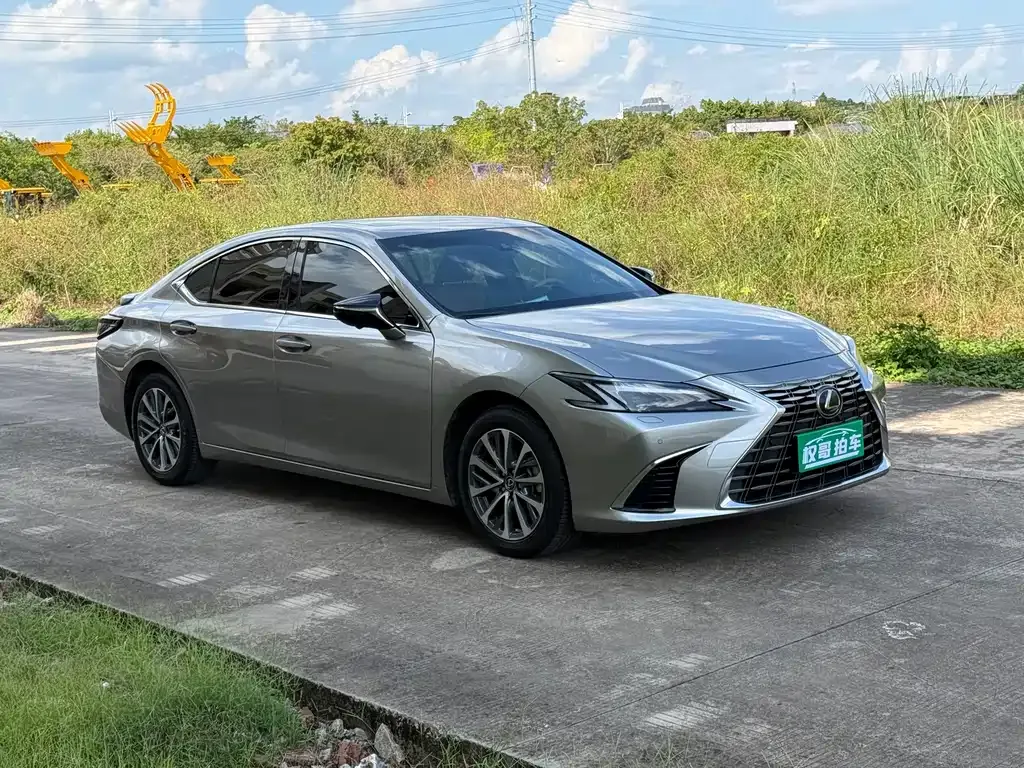 Lexus ES — фото 1