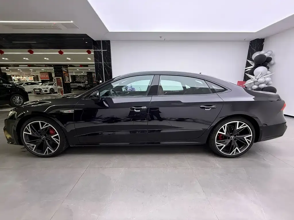 Audi A7L — фото 7