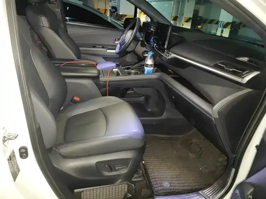 Toyota Granvia — фото 10