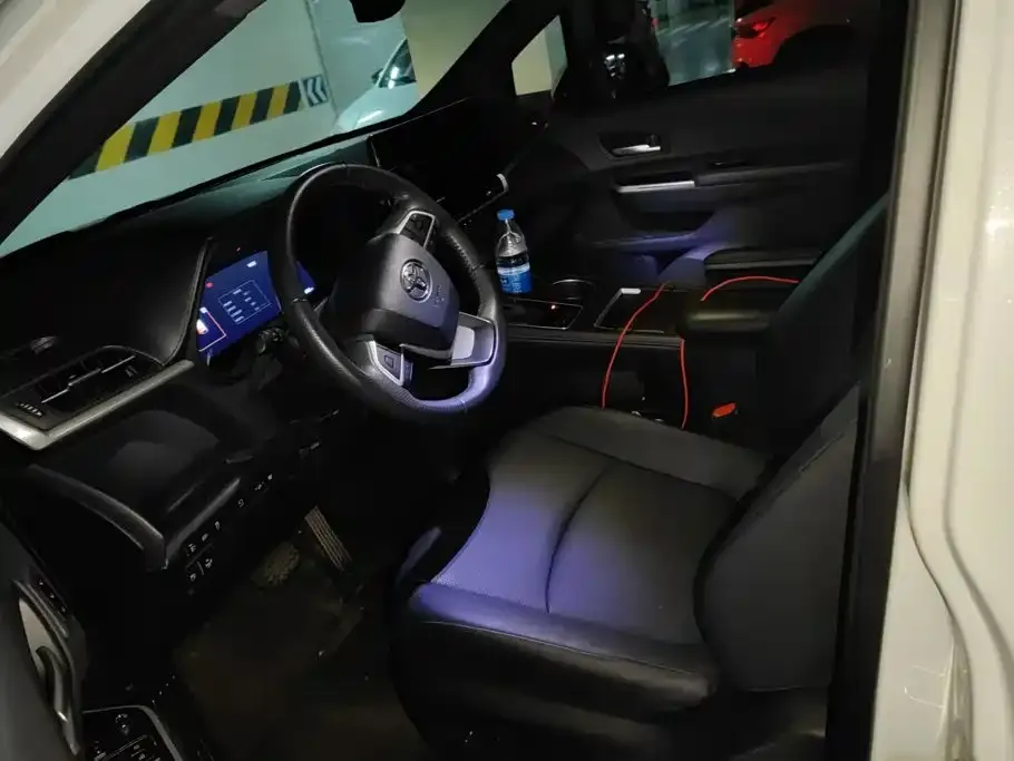 Toyota Granvia — фото 3