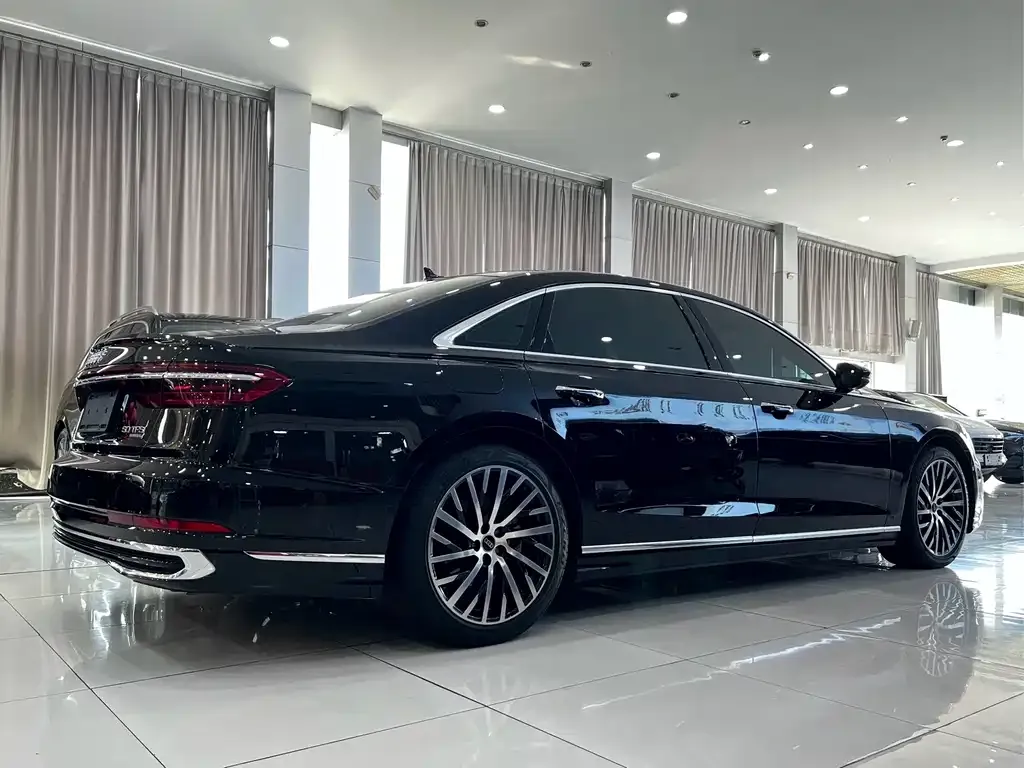 Audi A8 — фото 4