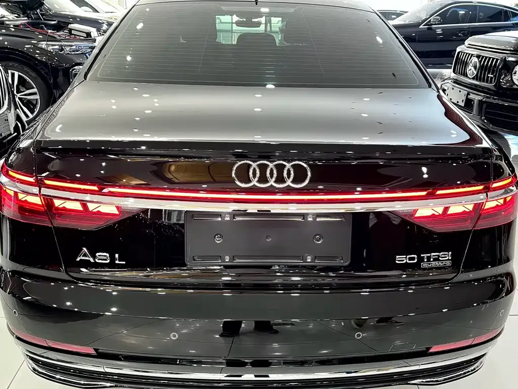 Audi A8 — фото 10
