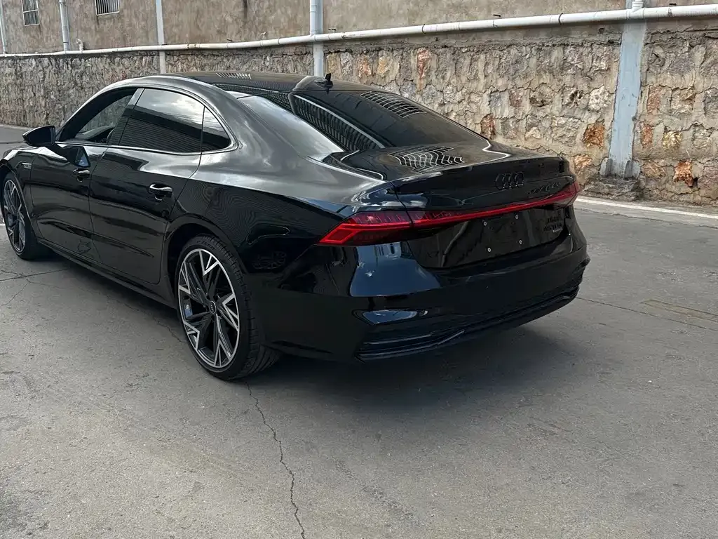 Audi A7L — фото 9