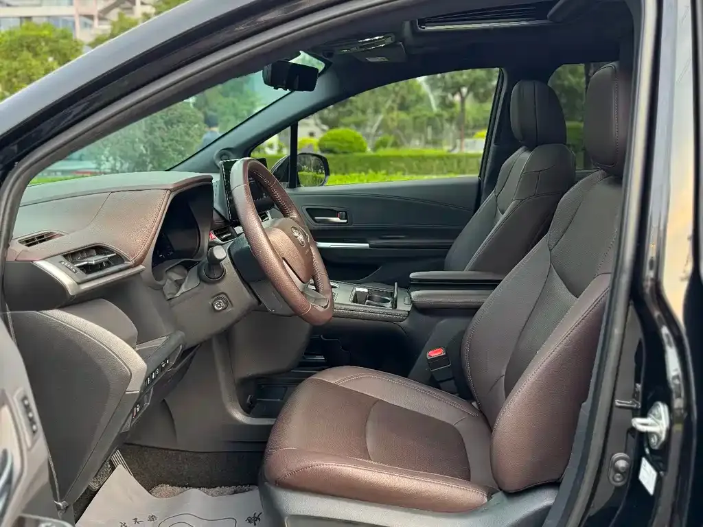 Toyota Sienna — фото 4