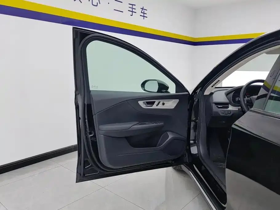 Hongqi E-QM5 — фото 4