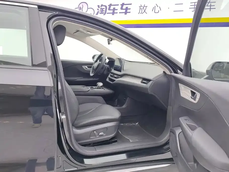 Hongqi E-QM5 — фото 3