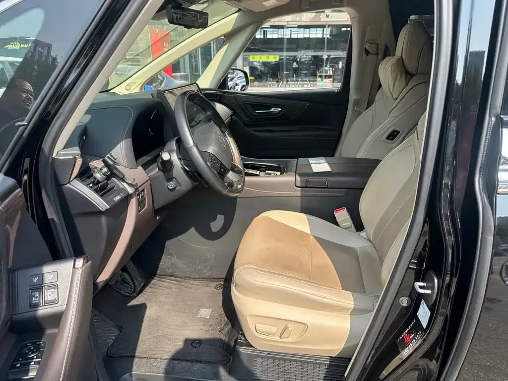 Toyota Alphard — фото 4