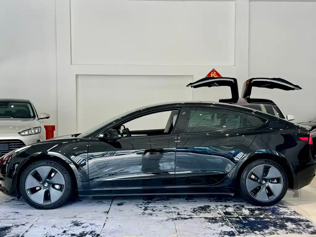 Tesla Model 3 — фото 7