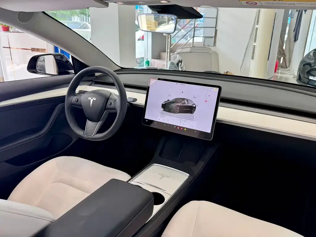 Tesla Model 3 — фото 5