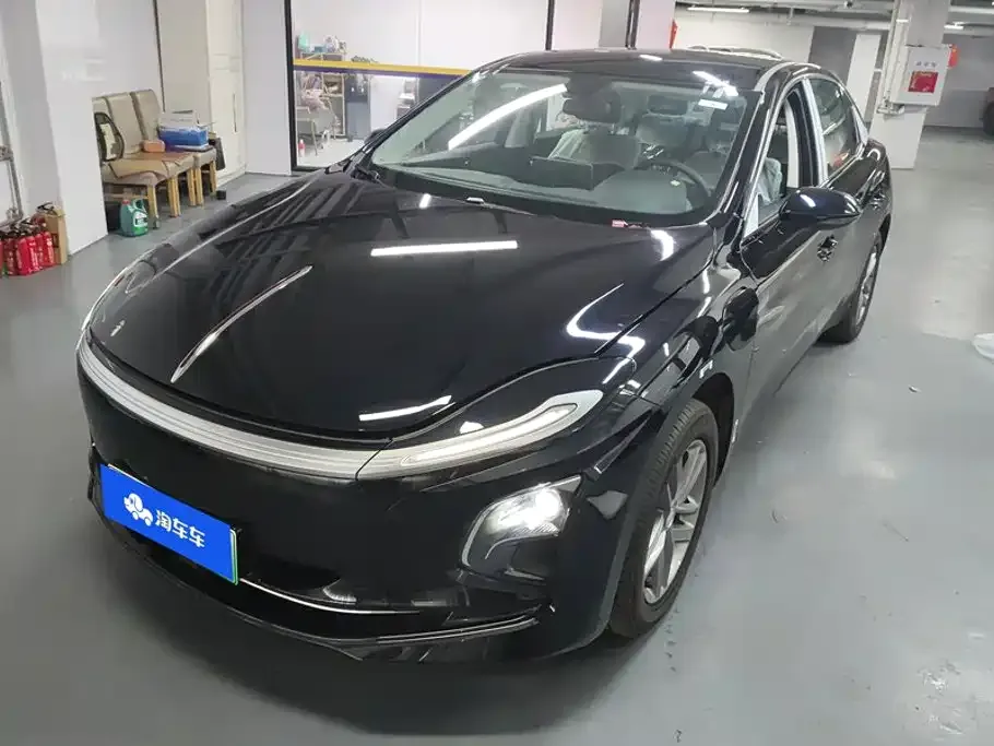 Hongqi E-QM5 — фото 1