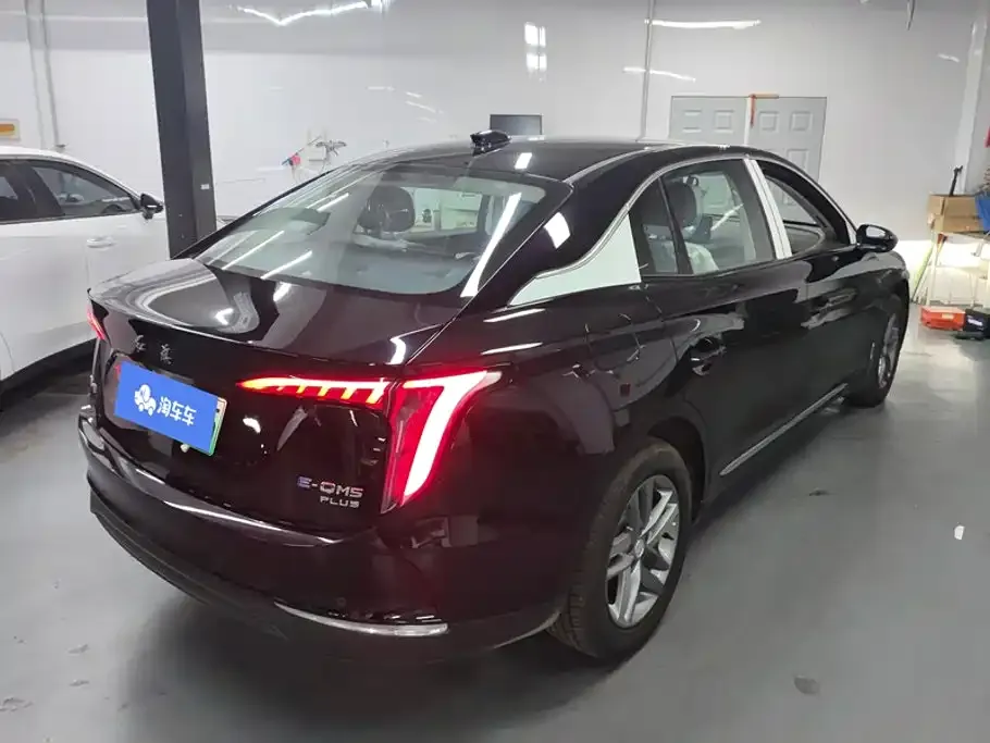 Hongqi E-QM5 — фото 2