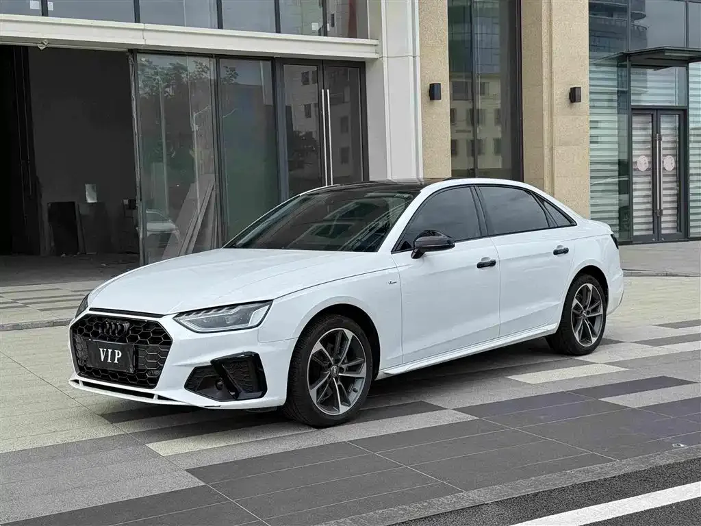 Audi A4L — фото 1