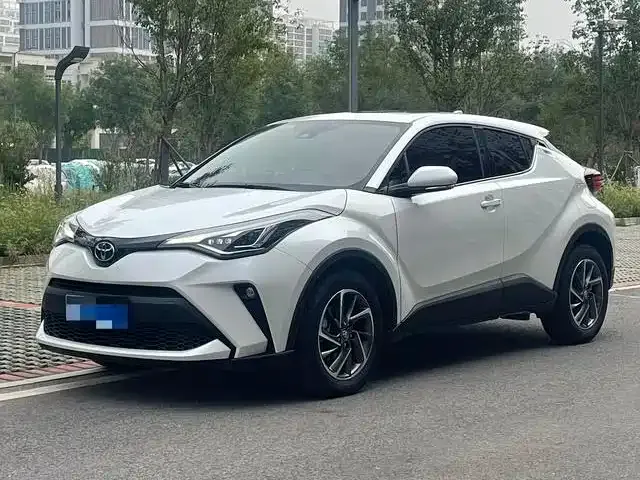 Toyota C-HR — фото 1