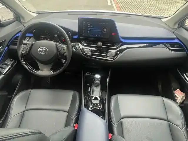Toyota C-HR — фото 4