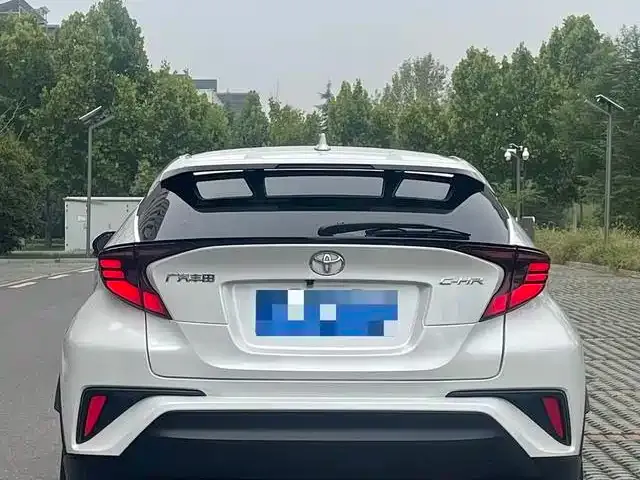 Toyota C-HR — фото 7